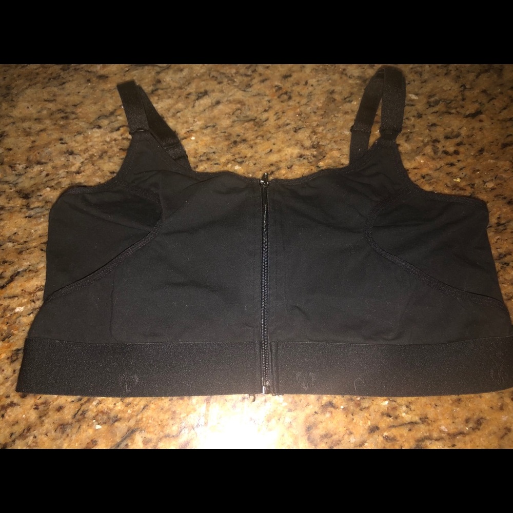 Hands free pumping and nursing bra